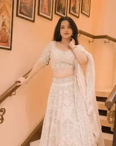 Escort Suri